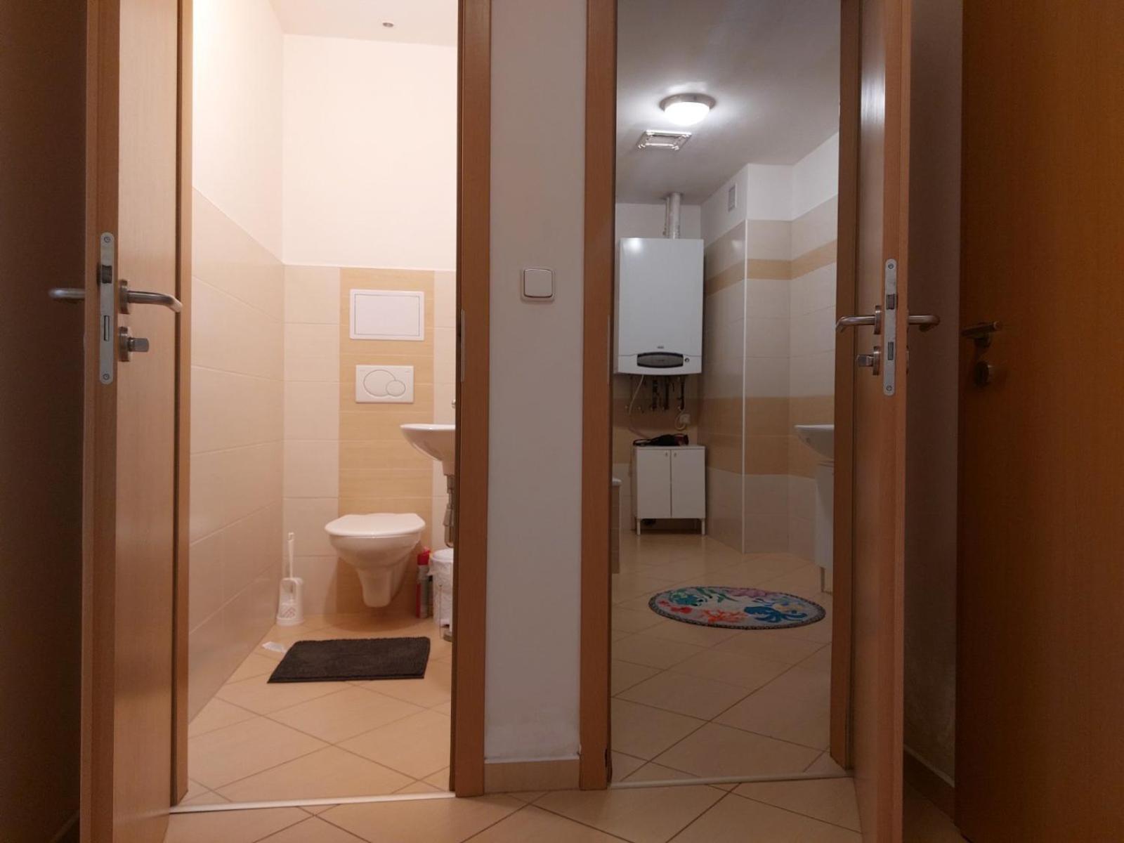 Prostorny Byt V Centru 3 Kk 80 M2 Градец-Кралове Экстерьер фото
