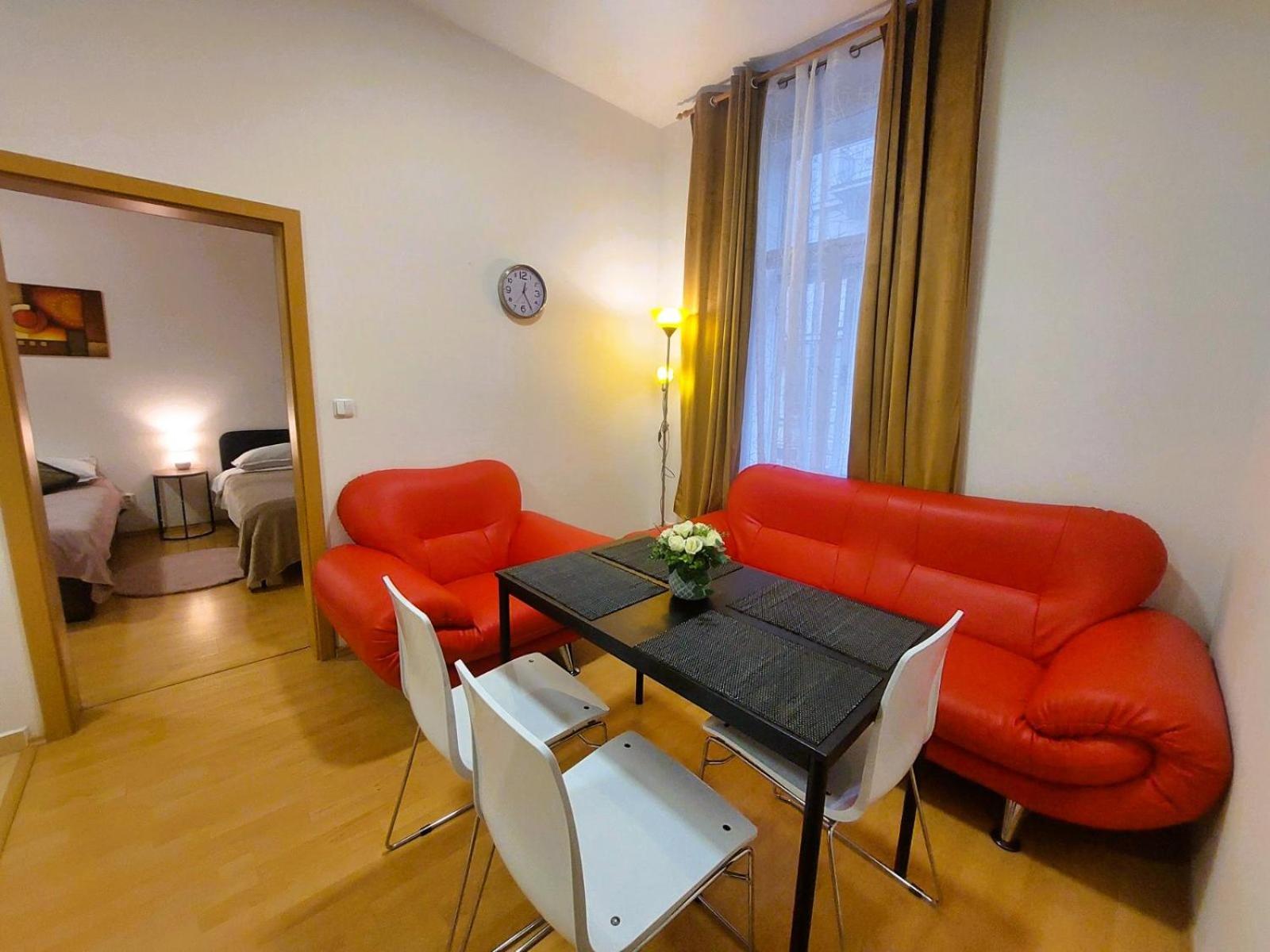 Prostorny Byt V Centru 3 Kk 80 M2 Градец-Кралове Экстерьер фото